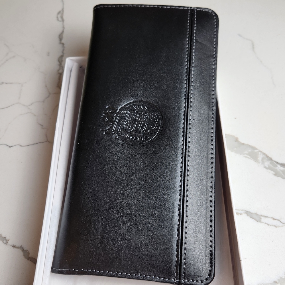VINTAGE "NEW" LEEDS 2009 FINAL FOUR DETROIT BLACK PASSPORT WALLET